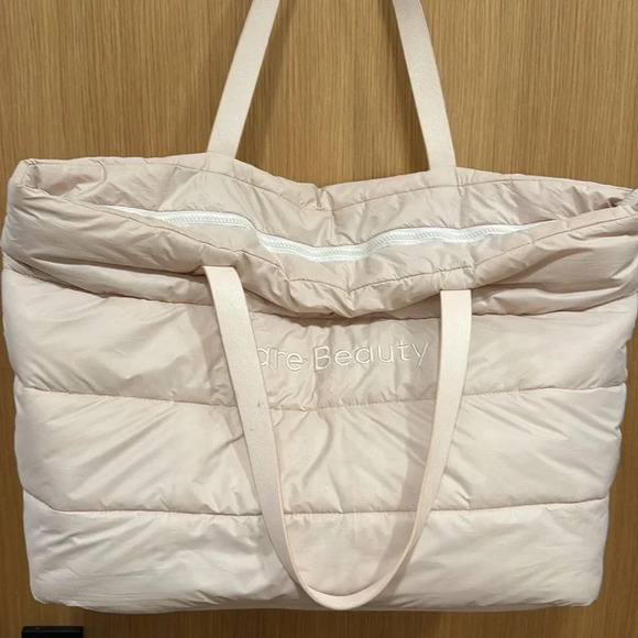RARE BEAUTY PUFFY WEEKENDER TOTE BAG - Picture 8 of 12
